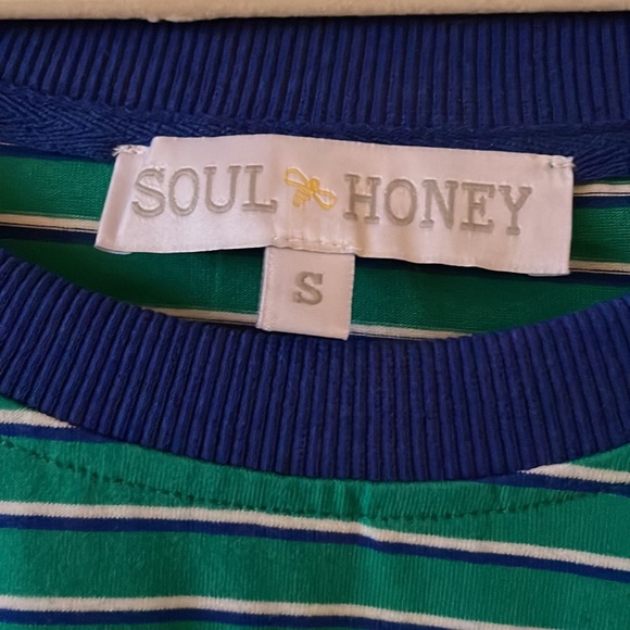 Brand new never worn ‘🐝 kind’ long sleeve tshirt - Picture 3 of 3